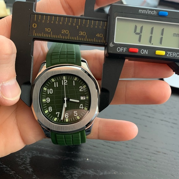 Custom Aquanaut Watch Green Strap - Picture 5 of 5